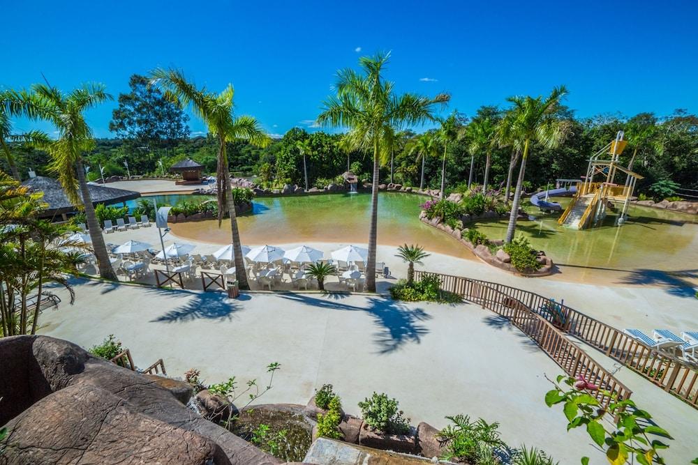 Mabu Thermas Grand Resort Foz do Iguacu Bagian luar foto The lagoon at the resort