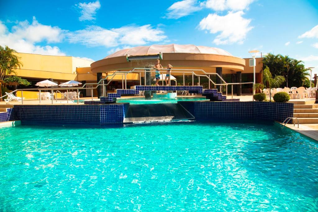 Mabu Thermas Grand Resort Foz do Iguacu Bagian luar foto The swimming pool at the hotel