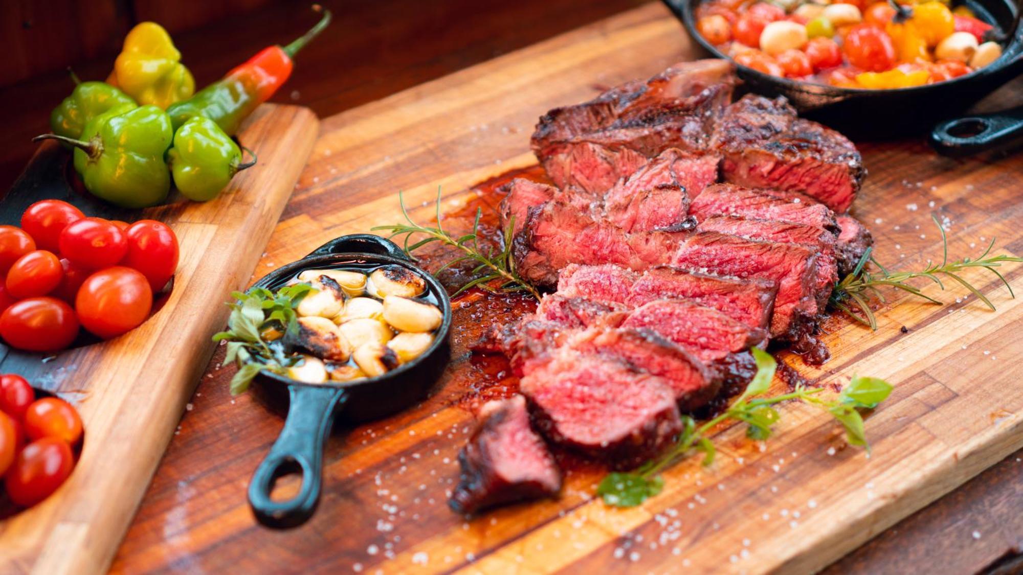 Mabu Thermas Grand Resort Foz do Iguacu Bagian luar foto A grilled steak
