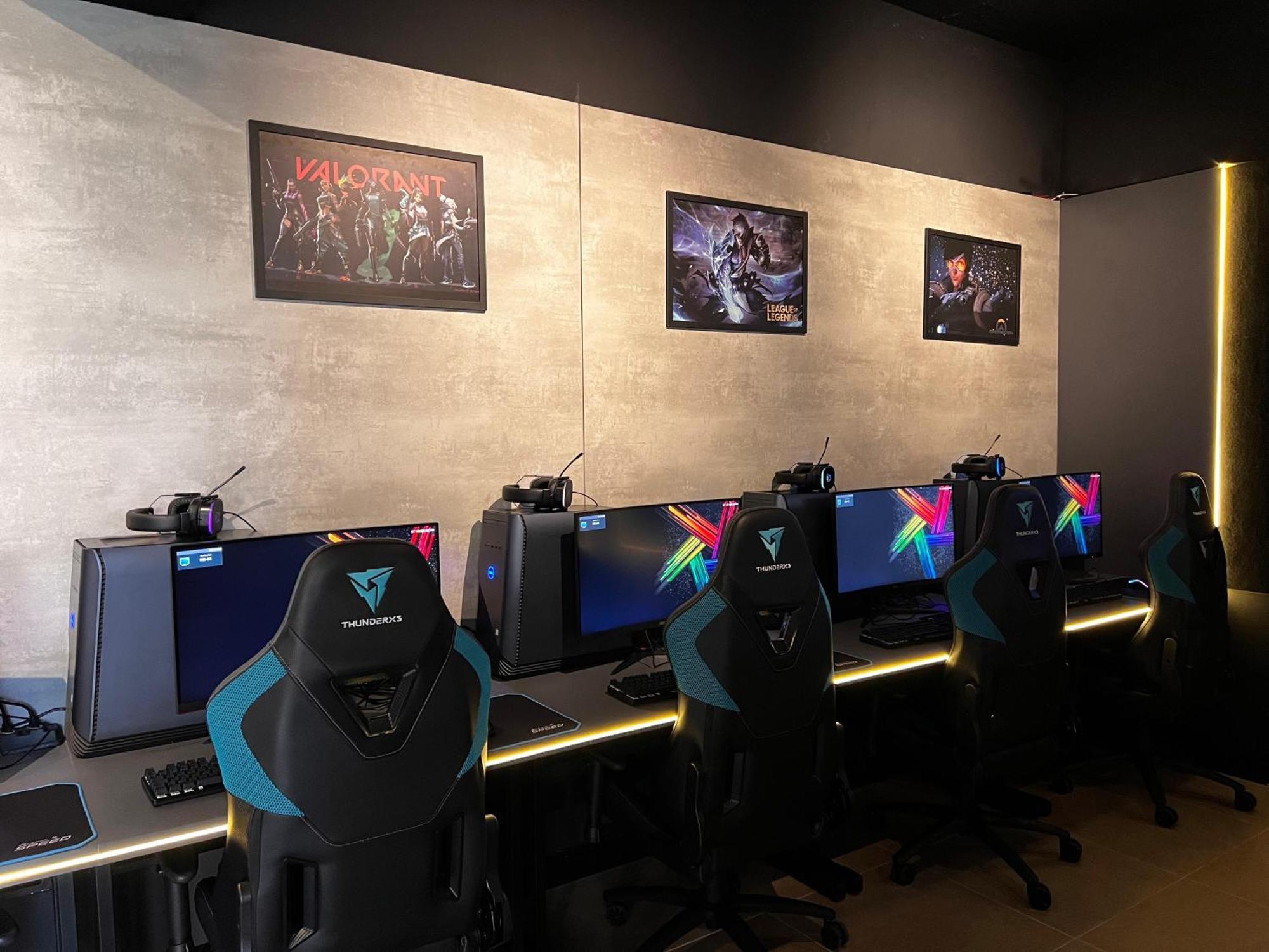 Mabu Thermas Grand Resort Foz do Iguacu Bagian luar foto The gaming room at the headquarters of Team Secret