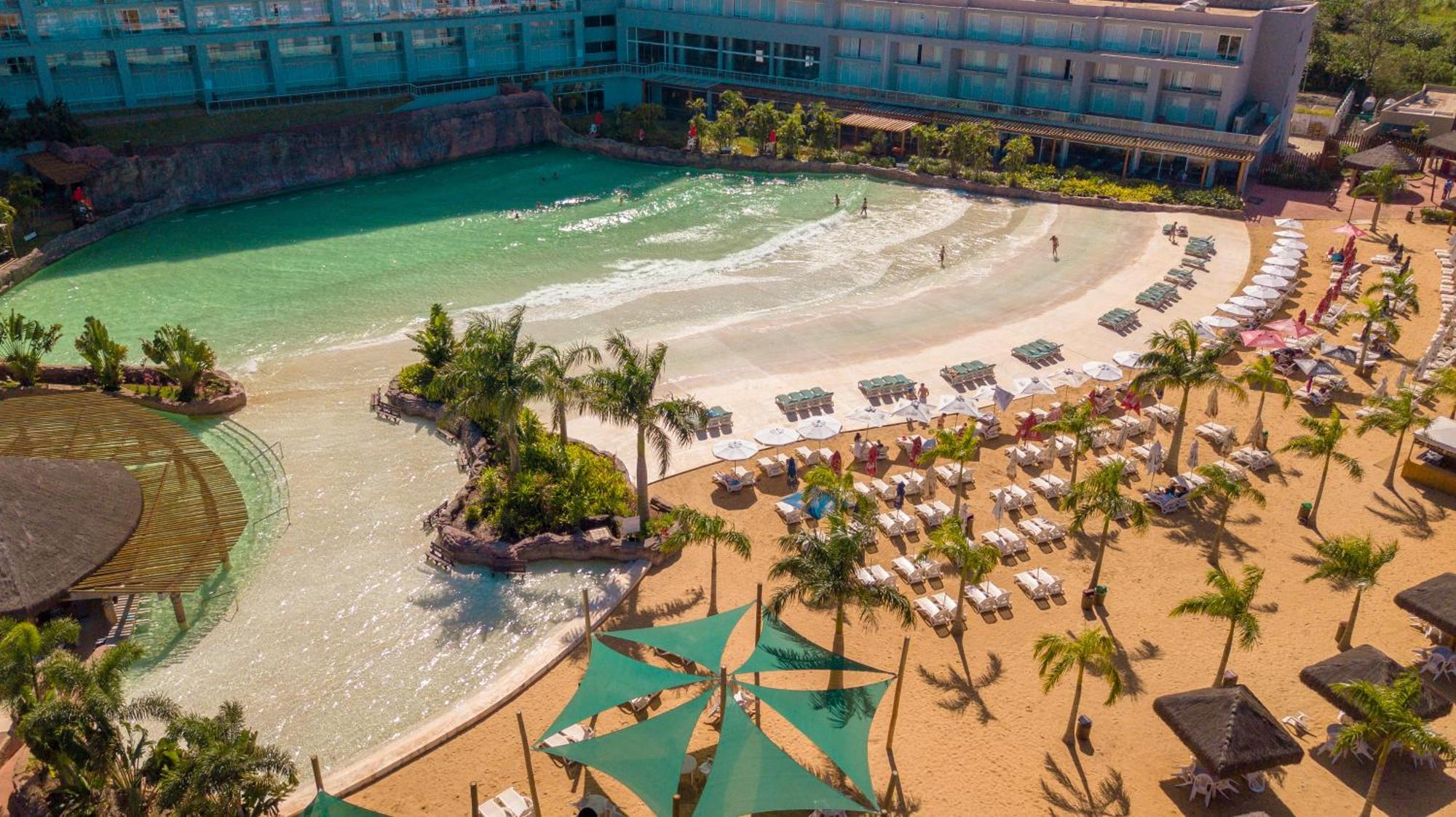 Mabu Thermas Grand Resort Foz do Iguacu Bagian luar foto The Wave at Atlantis Paradise Island