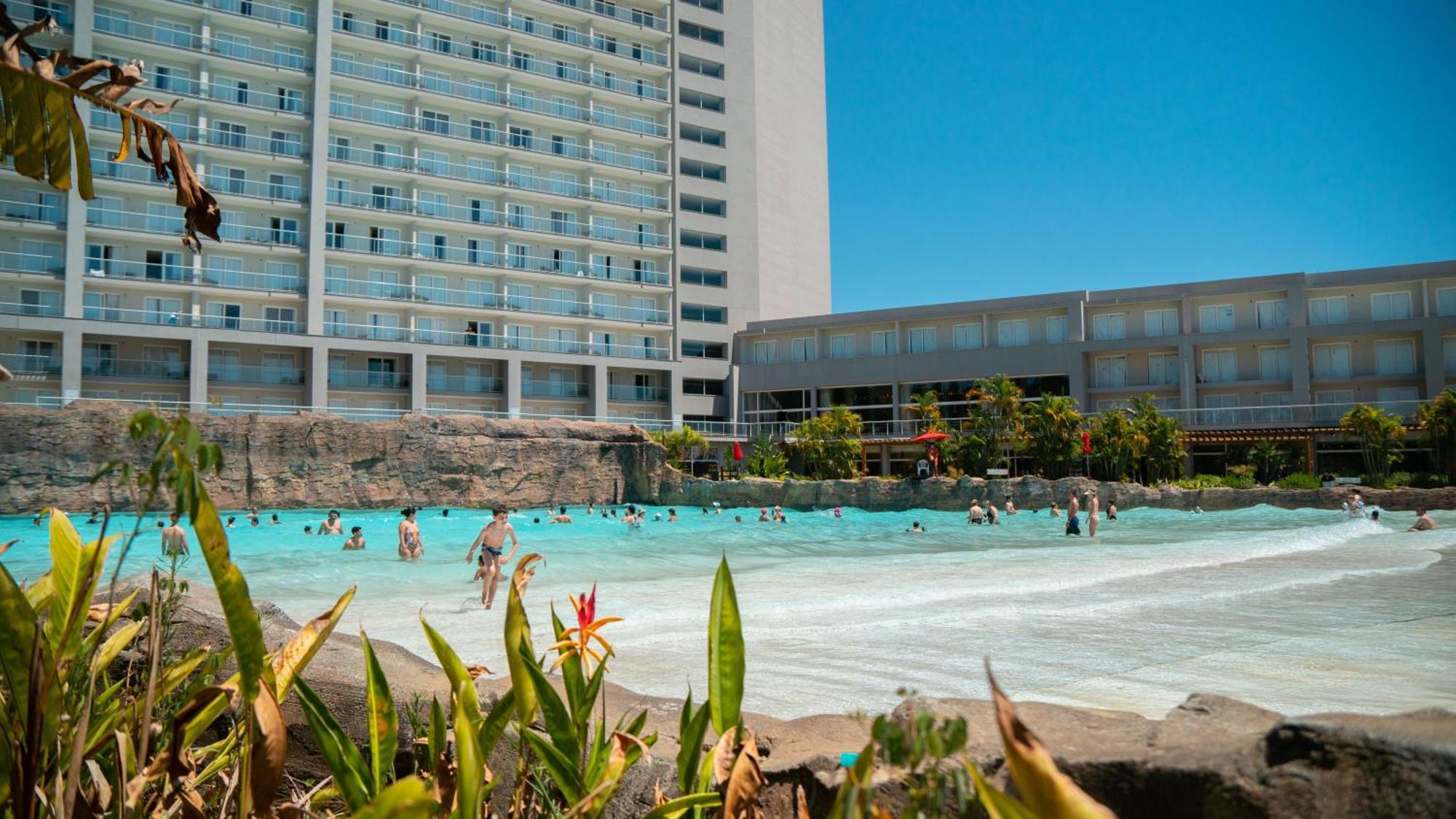 Mabu Thermas Grand Resort Foz do Iguacu Bagian luar foto The Wave at Atlantis Paradise Island