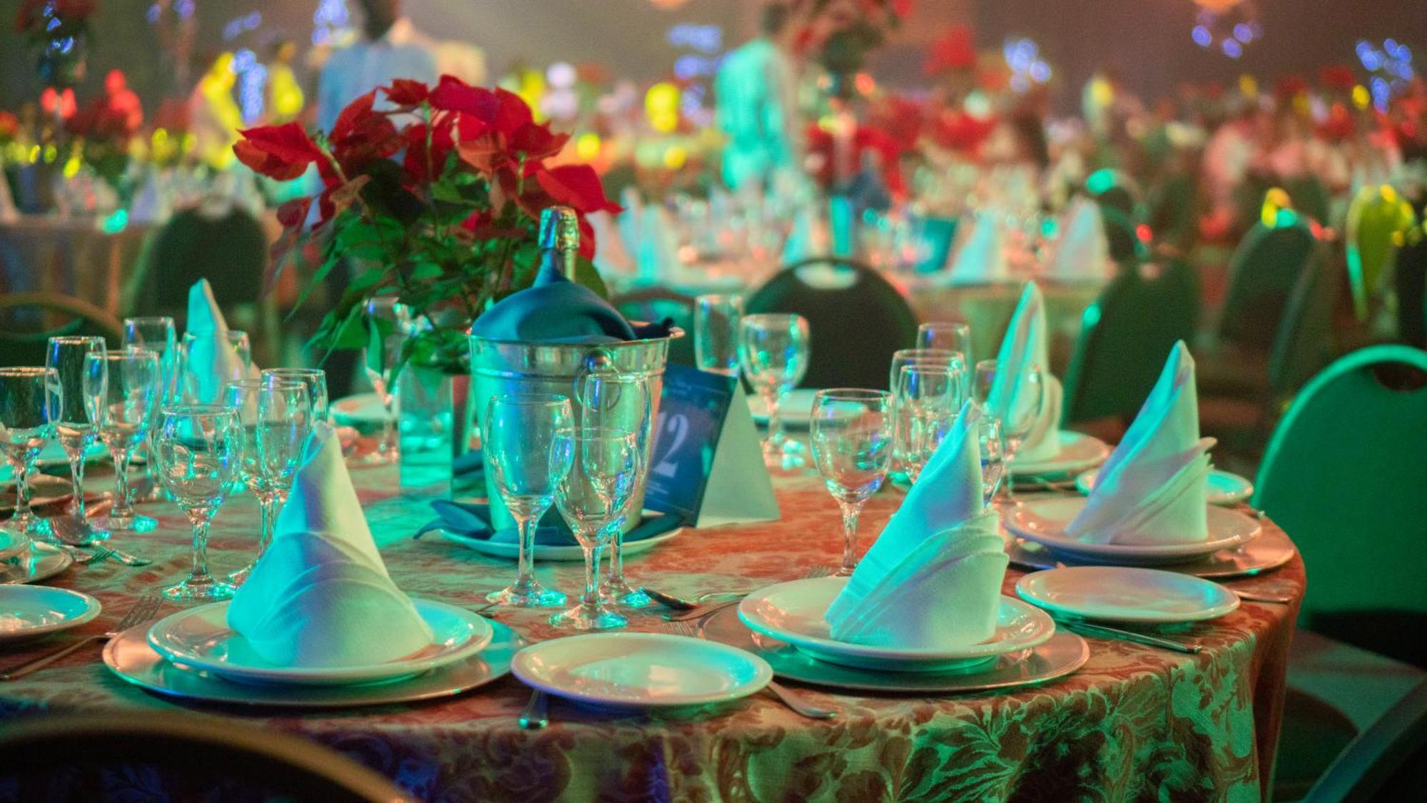 Mabu Thermas Grand Resort Foz do Iguacu Bagian luar foto A table set for a formal dinner