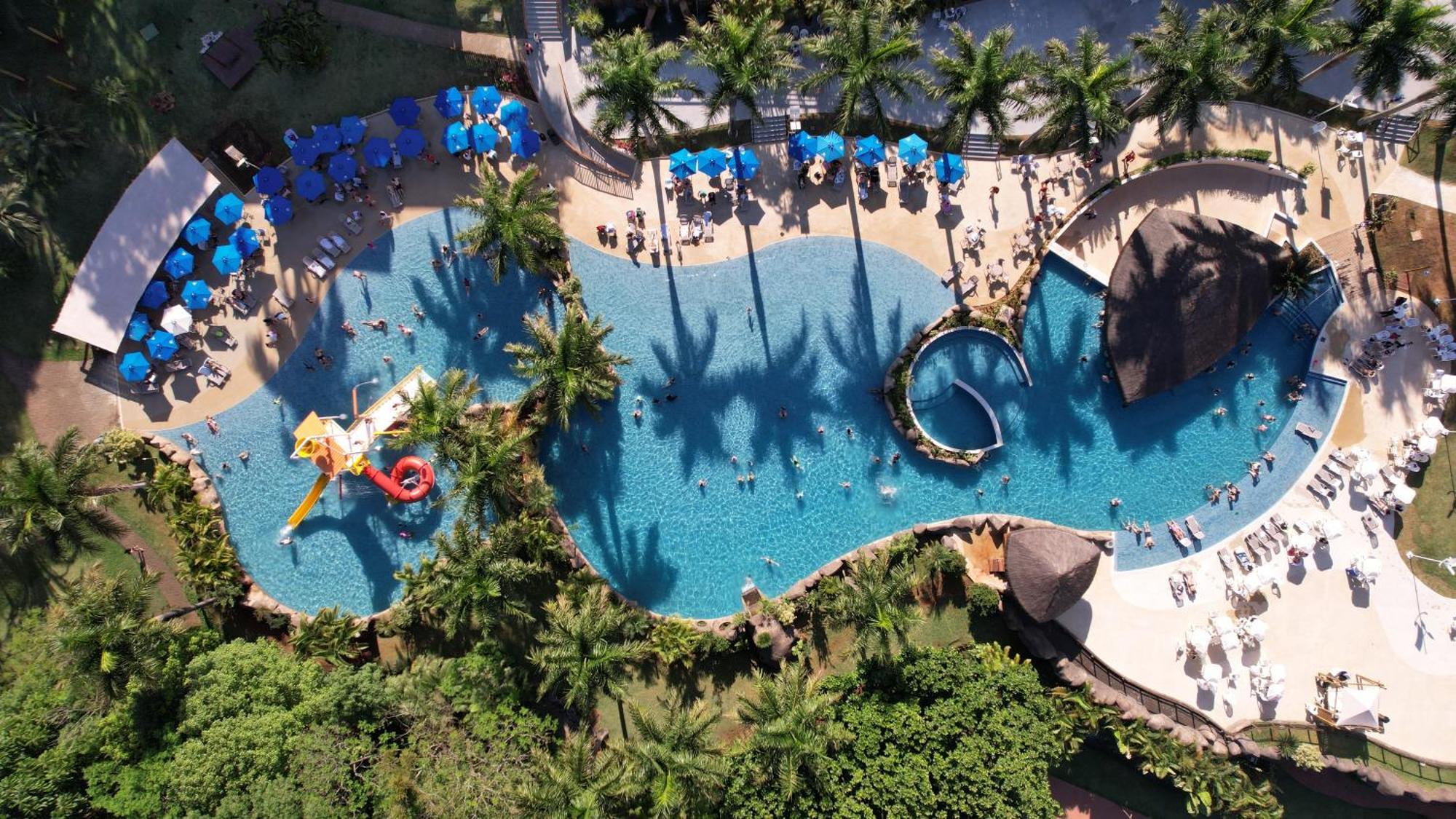 Mabu Thermas Grand Resort Foz do Iguacu Bagian luar foto Aerial view of the water park