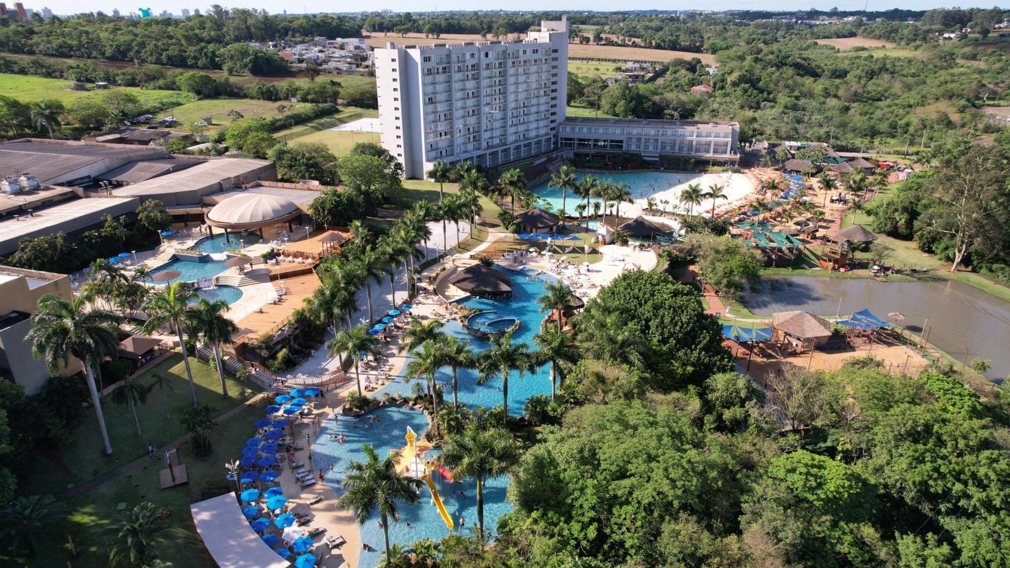 Mabu Thermas Grand Resort Foz do Iguacu Bagian luar foto Aerial view of the water park